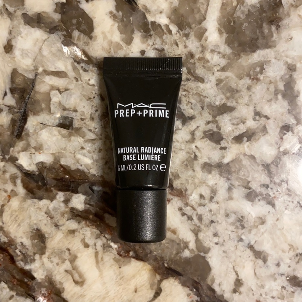 NEW MAC illuminating primer